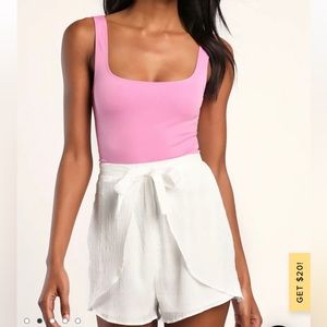 Lulus size small white ruffle bow shorts